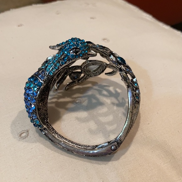 PEACOCK Bracelet 3”width. Fits 6-8” wrist. Expandable with spring closure. Stone - Picture 8 of 8